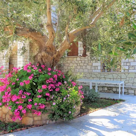 Menina Farm - Traditional Stones Country Houses To Rent