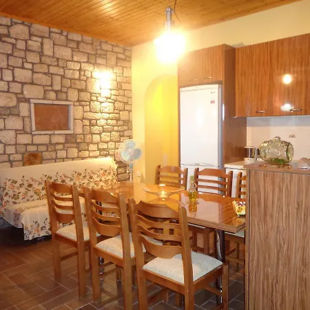 Menina Farm - Traditional Stones Country Houses To Rent * Kato Karvelion
