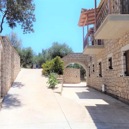 Menina Farm - Traditional Stones Country Houses To Rent * Kato Karvelion
